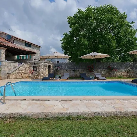 Mit Privatpool Fuer 8 Personen Ca 250 Qm In Klarici, Istrien Binnenland Von Istrien * Butkovići