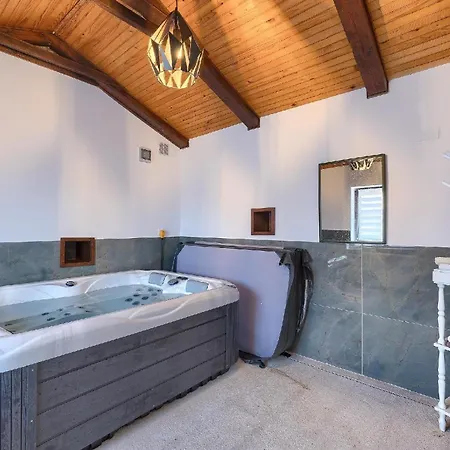 Dom wakacyjny Mit Privatpool Fuer 8 Personen Ca 250 Qm In Klarici, Istrien Binnenland Von Istrien *