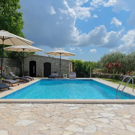 Mit Privatpool Fuer 8 Personen Ca 250 Qm In Klarici, Istrien Binnenland Von Istrien *