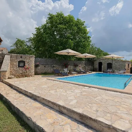 Mit Privatpool Fuer 8 Personen Ca 250 Qm In Klarici, Istrien Binnenland Von Istrien Dom wakacyjny