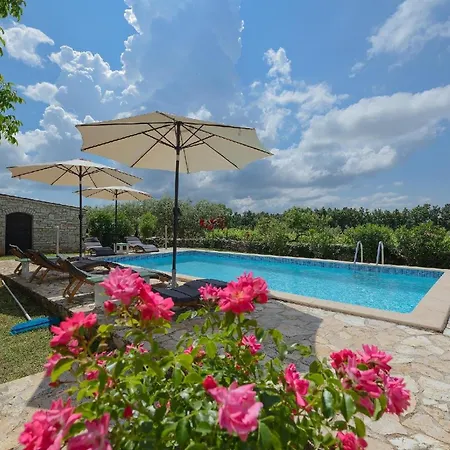 Mit Privatpool Fuer 8 Personen Ca 250 Qm In Klarici, Istrien Binnenland Von Istrien