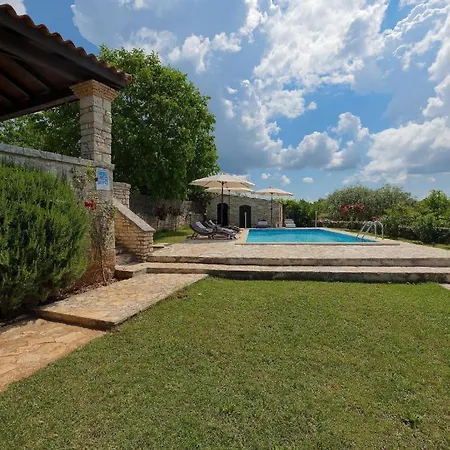 Mit Privatpool Fuer 8 Personen Ca 250 Qm In Klarici, Istrien Binnenland Von Istrien Butkovici (Istria)