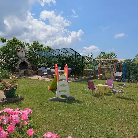 Mit Privatpool Fuer 8 Personen Ca 250 Qm In Klarici, Istrien Binnenland Von Istrien * Butkovici (Istria)