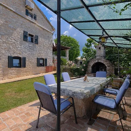 Mit Privatpool Fuer 8 Personen Ca 250 Qm In Klarici, Istrien Binnenland Von Istrien Butkovici (Istria)