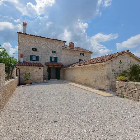 Mit Privatpool Fuer 8 Personen Ca 250 Qm In Klarici, Istrien Binnenland Von Istrien Holiday home