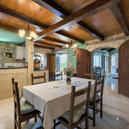Holiday home Mit Privatpool Fuer 8 Personen Ca 250 Qm In Klarici, Istrien Binnenland Von Istrien Butkovici (Istria)
