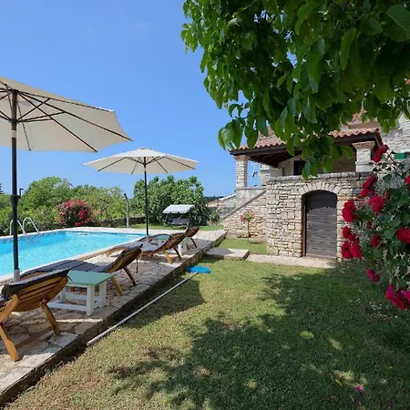 Mit Privatpool Fuer 8 Personen Ca 250 Qm In Klarici, Istrien Binnenland Von Istrien * Butkovici (Istria)