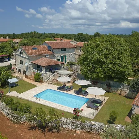 Mit Privatpool Fuer 8 Personen Ca 250 Qm In Klarici, Istrien Binnenland Von Istrien Holiday home Butkovici (Istria)